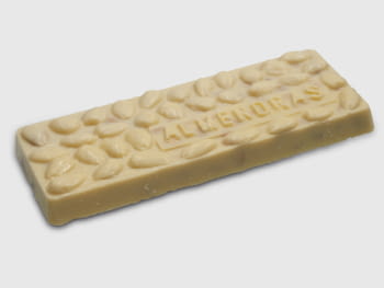 Chocolate blanco con almendra